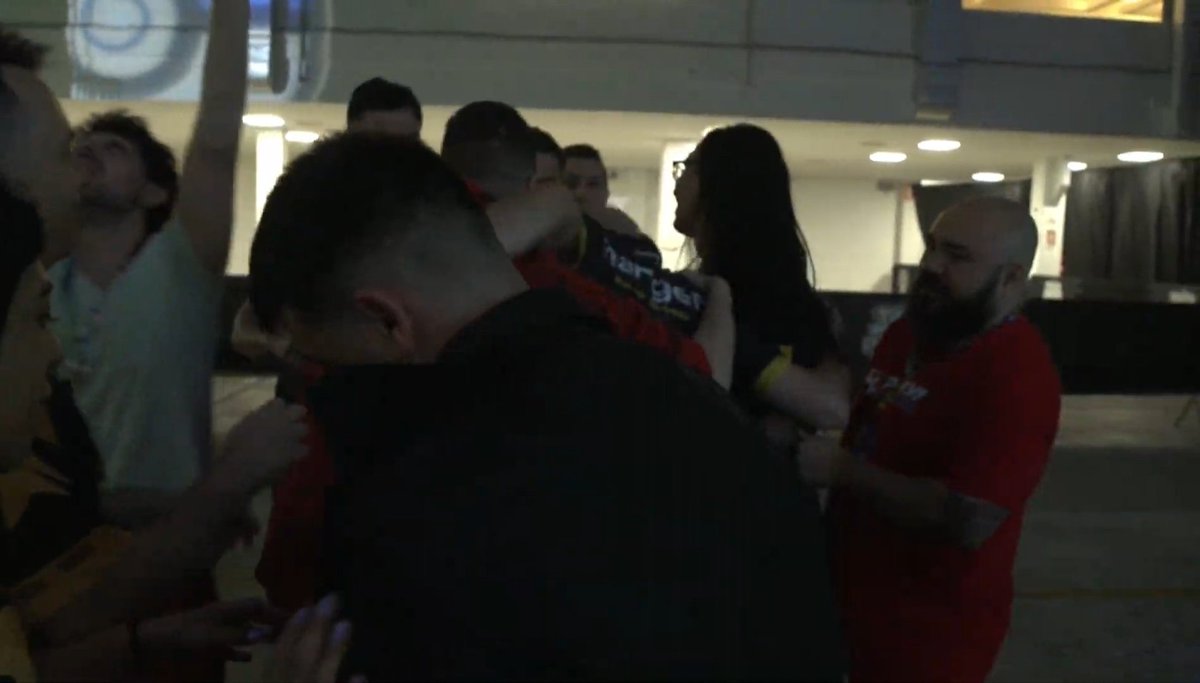 3-1 na final da winners KWOZJWOJZOWKWISJKWKZWOJZOWJZOSJ VAMOOOOOO

TAMO NA GRAND FINAL!!!!!!!!