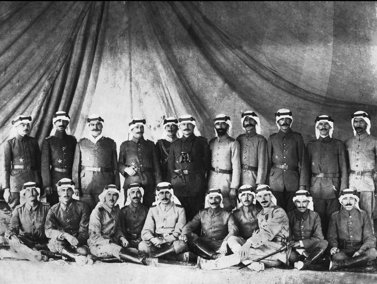 İhanet ve ateşin ortasında Medine'yi korumaya ant içmiş bir avuç Osmanlı zabiti. Onların kumandanı ise adıyla namıyla Medine Müdafiî Ömer Fahrettin Paşa.