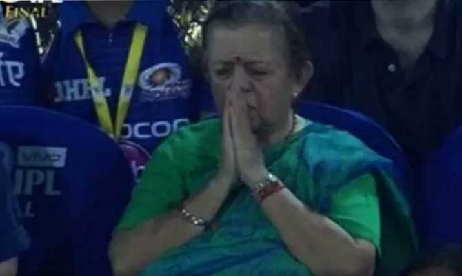 advay21's tweet photo. current mood: prayer aunty https://t.co/JpdYEBT6C0