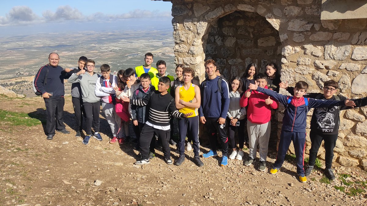 🏃‍♀️🏃‍♂️🧍‍♀️🧍 Como viene siendo tradición en nuestro centro, el alumnado de 2º de CFGS de Enseñanza y Animación Sociodeportiva y su tutor, Francisco Leal, ponen en práctica los conocimientos adquiridos de quienes hacen de monitores con el propio alumnado de nuestro centro.