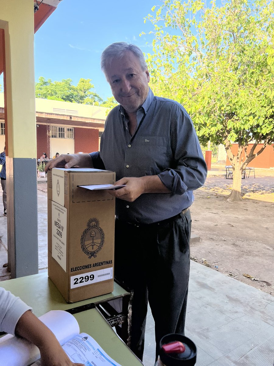 Hoy , votando en la tierra mas linda del mundo. Votando con el Preámbulo, la democracia, el final de la grieta. Votando por la Patria. #TeQueremosCampoLargo