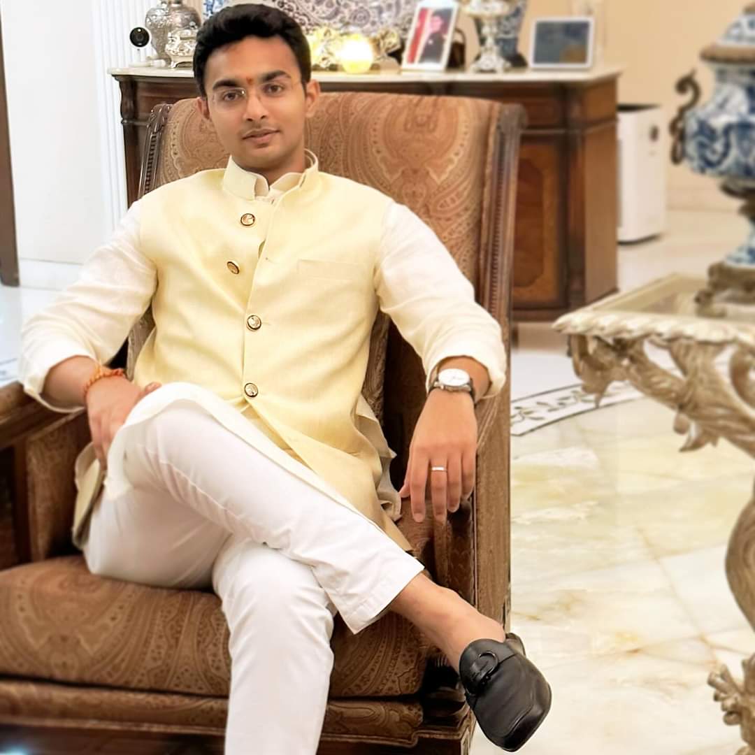 DrRohitSharma94's tweet photo. @pranit_gupta 

युवा समाजसेवी एवम् ओजस्वी विचारों से ओतप्रोत राष्ट्रवादी व्यक्तित्व हम सबके प्रिय भाई प्रणित गुप्ता @pranit_gupta जी ( Director of C L Gupta Exports Ltd) आपको प्रांत सह संपर्क  प्रमुख विश्व हिंदू परिषद मेरठ प्रांत बनाये जाने पर हार्दिक बधाई एवं शुभकामनाएं
@RSSorg https://t.co/xniLIaUmtk