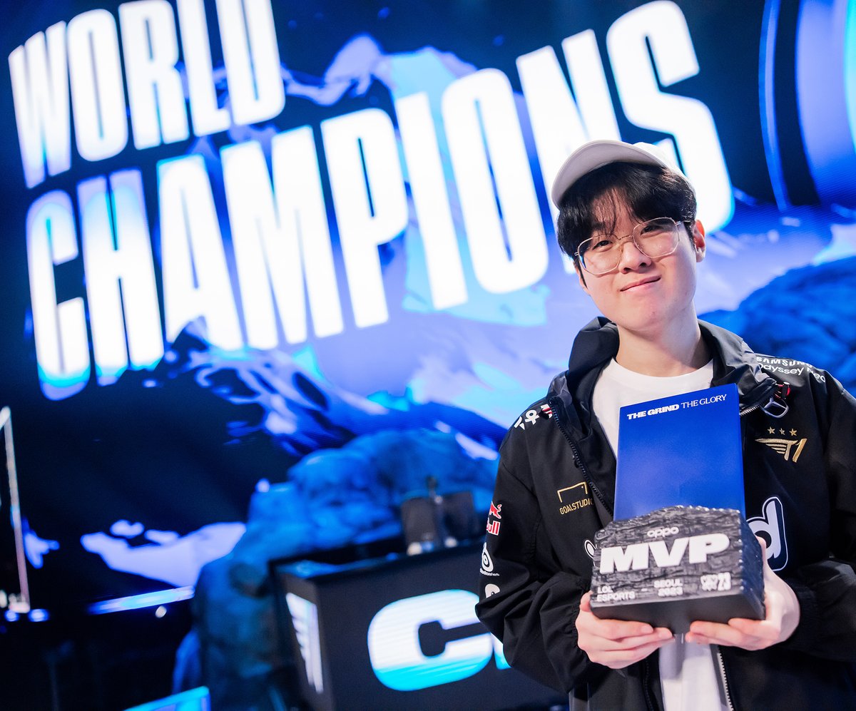lolesports's tweet photo. The @oppo Finals MVP: Zeus! #Worlds2023 https://t.co/YfGM6b6ia1