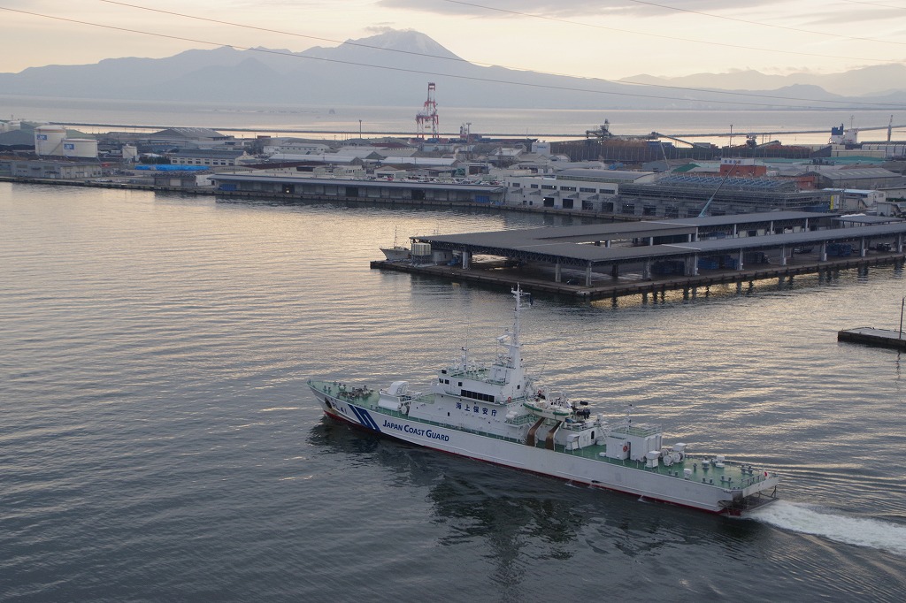 megoo5418's tweet photo. MOUNT　ASO🚢
巡視船あそ🚢

#MOUNTASO  #バルクキャリア　#ばら積み貨物船　#境港　#境水道　#大山　#巡視船あそ　#巡視船　#PL41　#福岡海上保安部 https://t.co/kV8k1iIpB1
