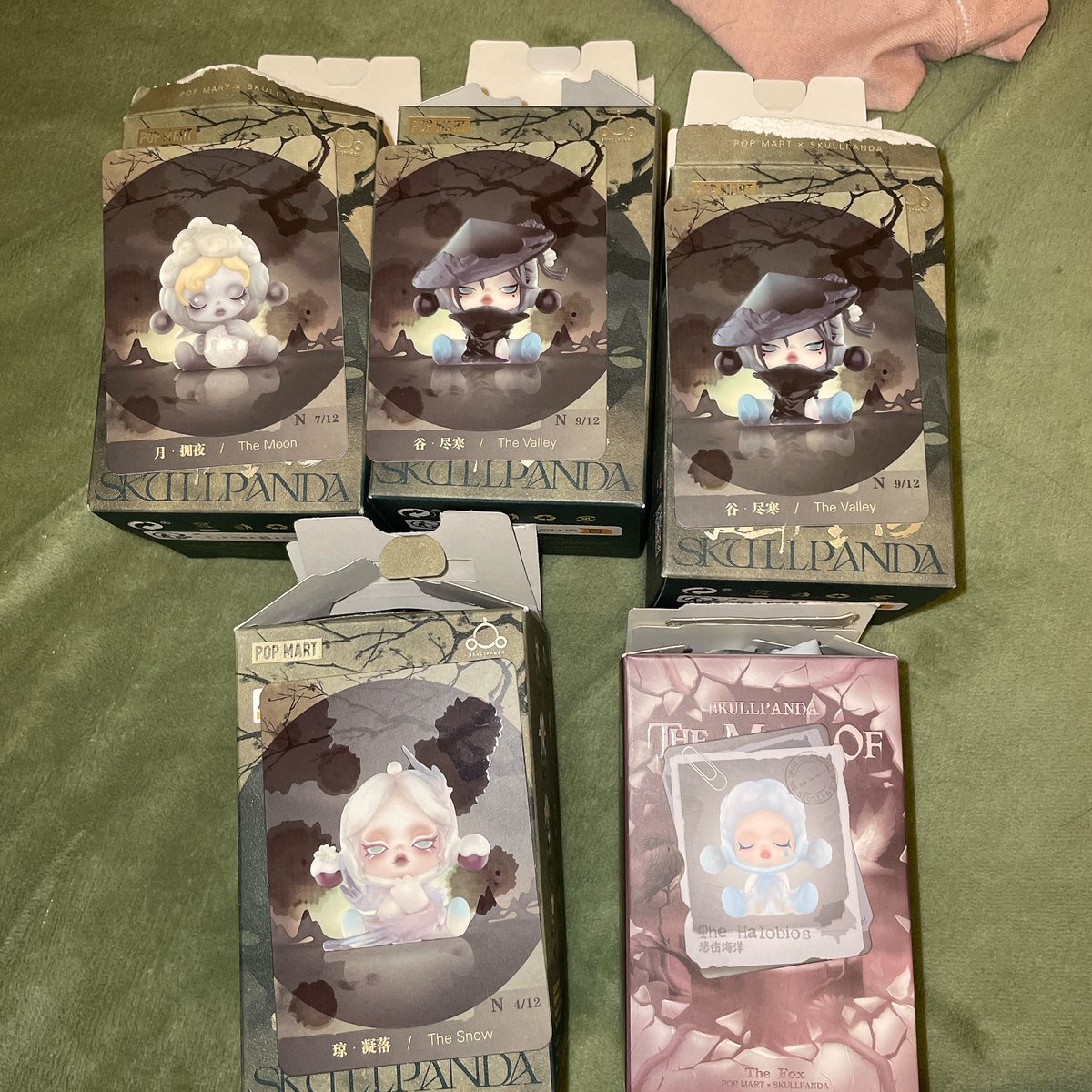 今天抽了好多盲盒，这一套新品好好看，有没有哥哥愿意给我报销，穷哭哭了 https://t.co/ZoKhtriYCV