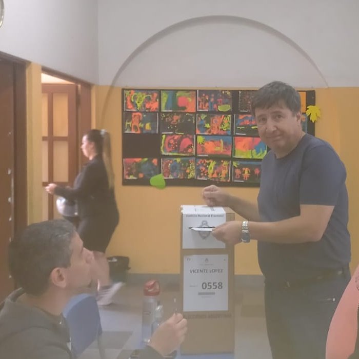 Hoy voté con alegría y esperanza por estos 40 años de democracia. Hoy voté para  construir la Argentina que soñamos.