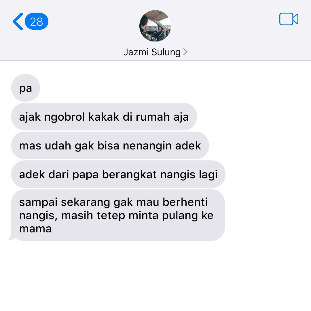 _desipit's tweet photo. "Walaupun Kakak sama Adek itu kembar identik, tapi gampang kok buat lihat letak bedanya. Pokoknya kalau Adek itu yang banyak takutnya."

— Hrj Very Short AU —
©_desipit https://t.co/91CBGHnzQ4