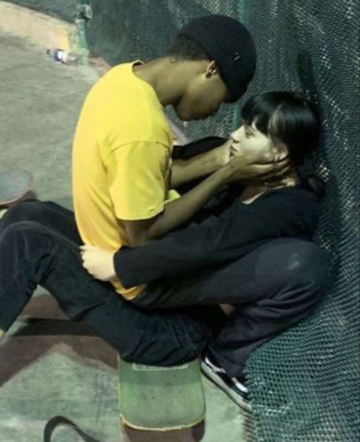 thejokergoth's tweet photo. como homens que escutam tyler the creator gostariam de ser beijados https://t.co/qXUge9BIey