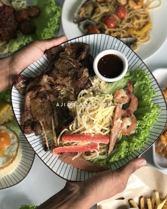 MohKeIpoh's tweet photo. Waktu lunch di Ipoh nak makan Lamb Chop, Chicken Chop, Spaghetti &amp; Nasi Claypot? Sini la tempatnya. Moh singgah Restoran Aji Dataran!

Restoran Aji Dataran Ipoh 
📍Jalan Kepayang, Taman Fair Park, Ipoh, Perak
⏰11pagi-3.30ptg (Lunch)
⏰5ptg-10.30mlm (Dinner) https://t.co/Yqx6Y82lcW
