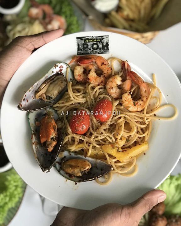 MohKeIpoh's tweet photo. Waktu lunch di Ipoh nak makan Lamb Chop, Chicken Chop, Spaghetti &amp; Nasi Claypot? Sini la tempatnya. Moh singgah Restoran Aji Dataran!

Restoran Aji Dataran Ipoh 
📍Jalan Kepayang, Taman Fair Park, Ipoh, Perak
⏰11pagi-3.30ptg (Lunch)
⏰5ptg-10.30mlm (Dinner) https://t.co/Yqx6Y82lcW