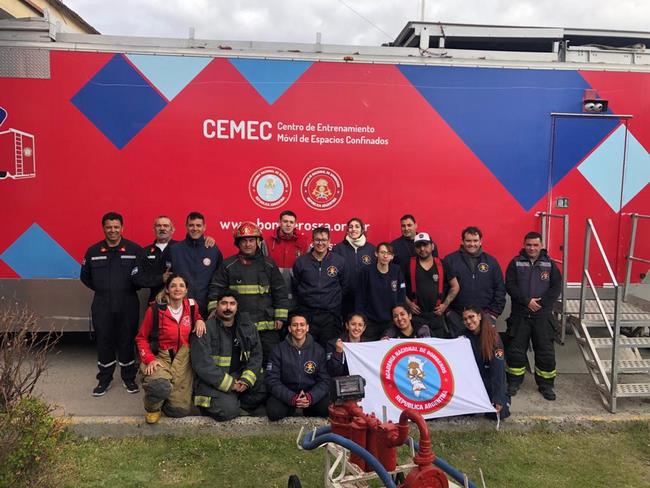 ElenaMo40284501's tweet photo. #RioMayoโญ๏ธ#Chubut #Patagonia๐ฆ๐ท#Malvinas๐ฆ๐ท#CEMEC Entrenamiento/simulador #RegionIII @BBVVChubut @bomberosRA @ElChubut @C5N @lu17com @radiodelmar987 @RED43info @JornadaWeb
Mรกs Info ๐ https://t.co/TX60Xz2TKI https://t.co/2d7aYsjLPW