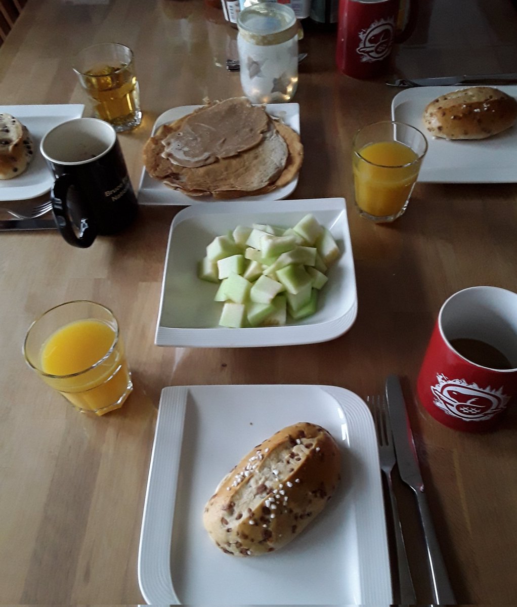 KattheCroc's tweet image. Good morning @Randy_Marshall! The #KatCrew hat a great breakfast today. Good to have you in the studio again. #KeepOnCISN