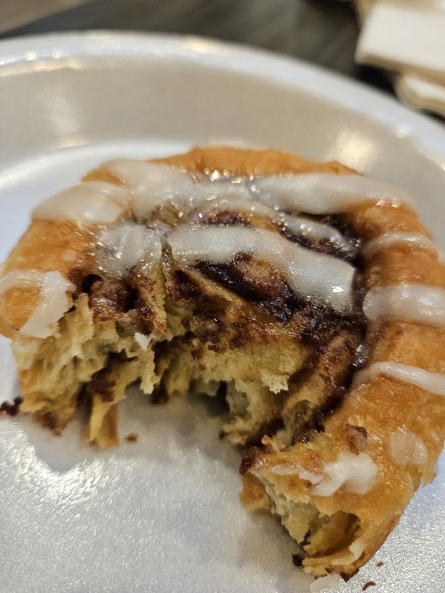 The road trip continues.

But first......
#holidayinnexpress
#cinnamonrolls