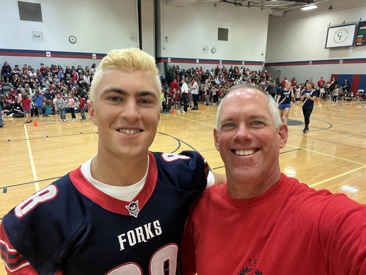 tpgoblue's tweet photo. Walker’s final HS game today at 1:00pm at Vestal HS in the Big 44 All-Star Game.
Let’s go #88! 
(Wearing #90 today)
Represent.
Have Fun.💪🏈
Love you!❤️
-Dad https://t.co/fAi9zU78O7