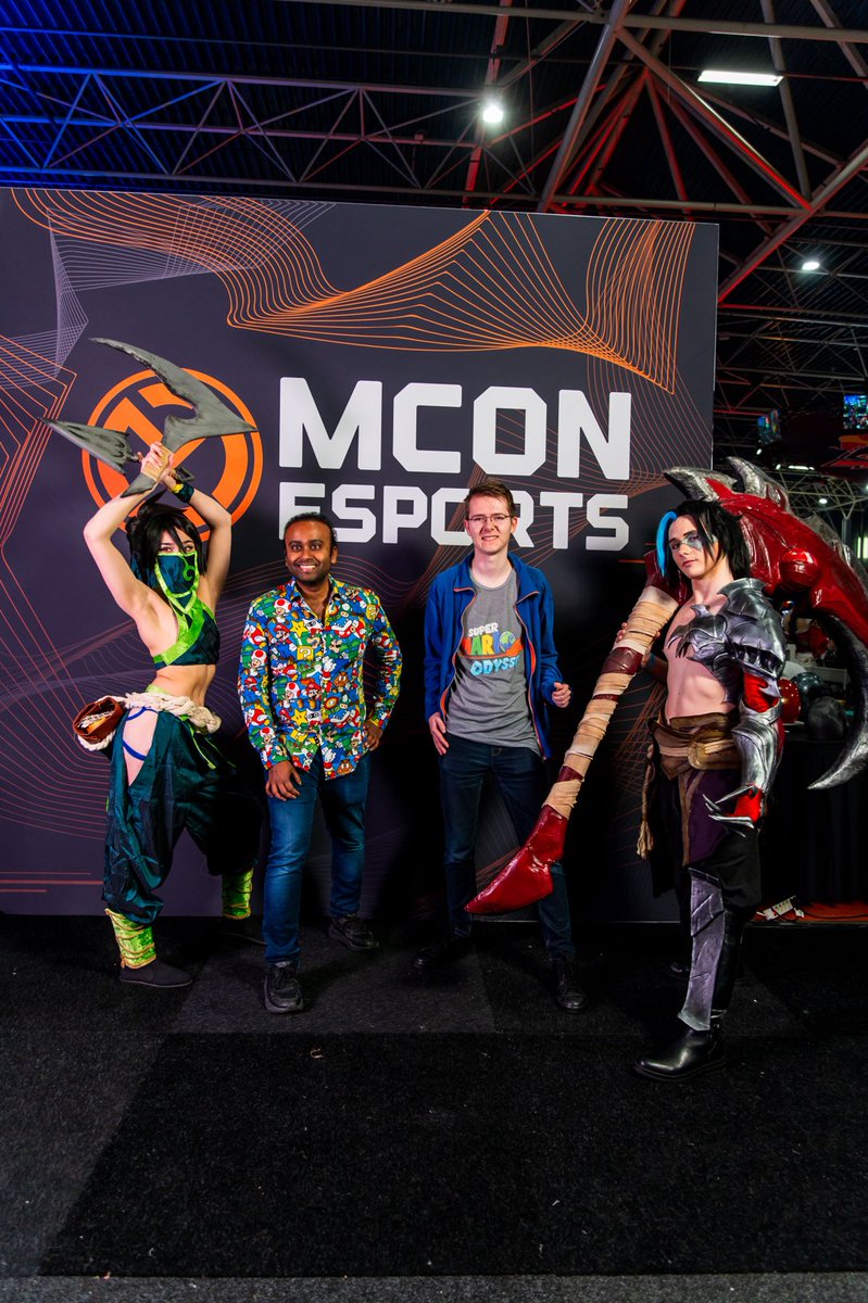 rbuckert's tweet photo. Having fun ⁦@dutchcomiccon⁩ ⁦@mConesports⁩ ⁦@Maartendo⁩ https://t.co/LoyRTlW8Uj