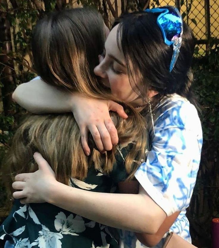 EILISHUNIVERSEB's tweet photo. Imagina ter esse contato físico🥺 https://t.co/k8gQiLjHxV