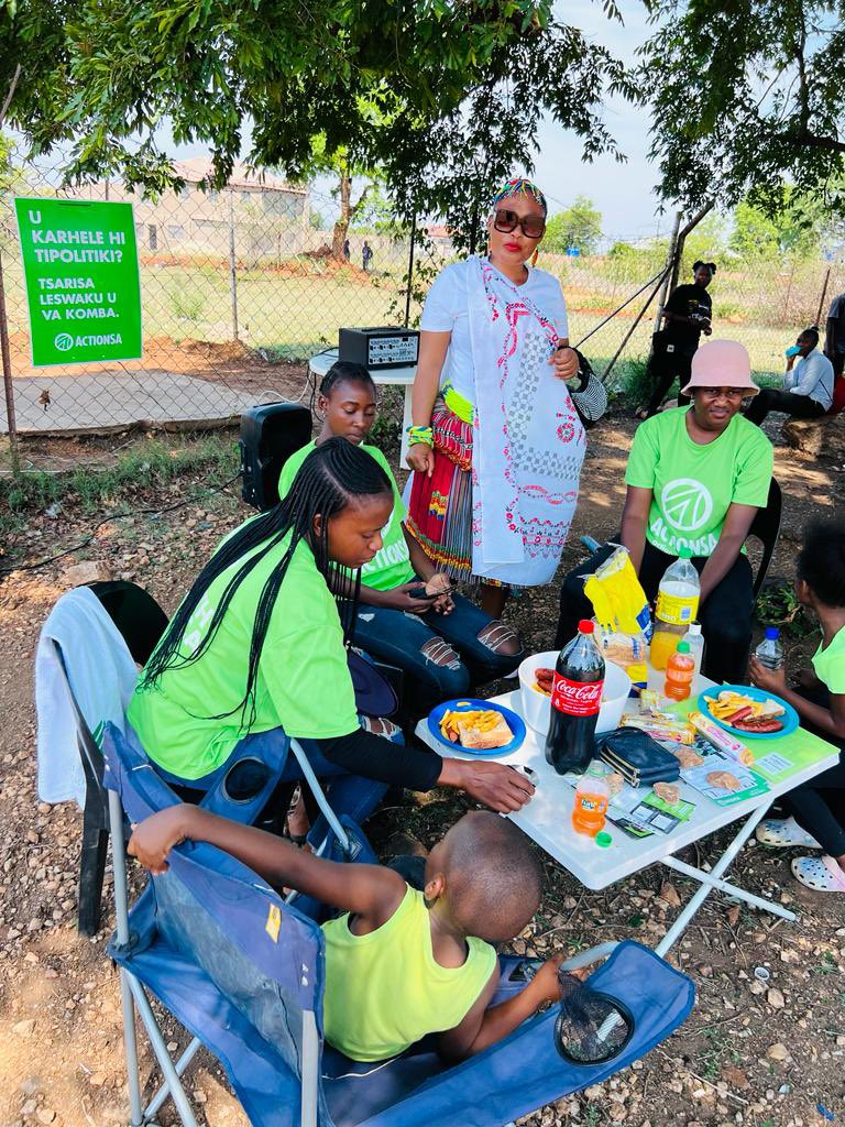 ActionSA_LP's tweet image. Vhembe East team on the ground ensuring that the youth have a voice next year in the upcoming elections. 

No vote. No voice. No Change. 👏🏽

#RegisterToFixSA 
#EachOneBringOne 

💚🇿🇦