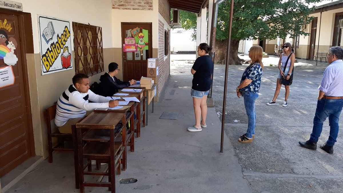 #BALOTAJE2023 | Lentamente los votantes desde temprano llegaron a los centros de votación de Goya. 

Segui todos los detalles en 👉 powernoticias.com/v4/?show=11224…