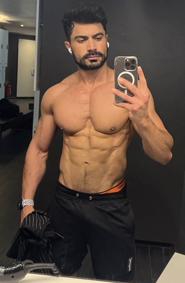 Gym done. Time to smash some inferiors 😈