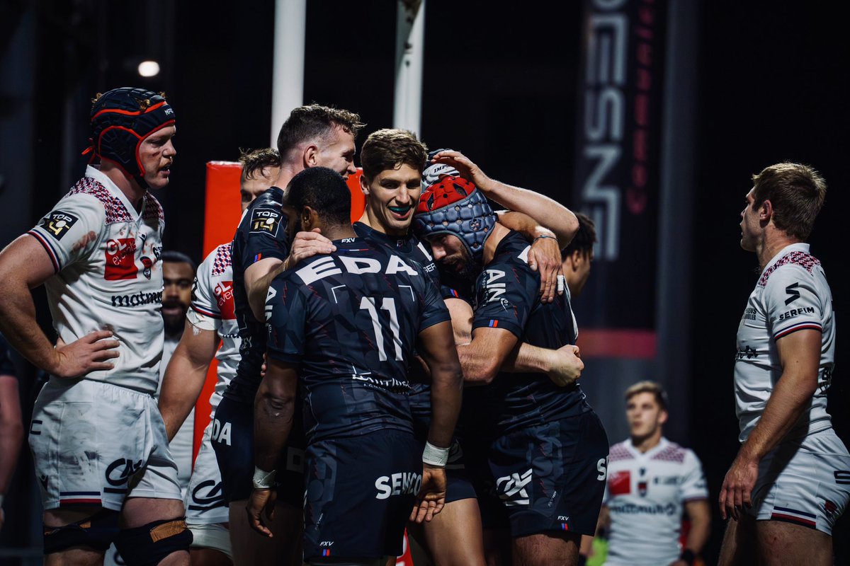 Quand la victoire rencontre la joie 🔴⚫️

#OYOLOU #TOP14 #TOUSOYOMEN #RUGBY