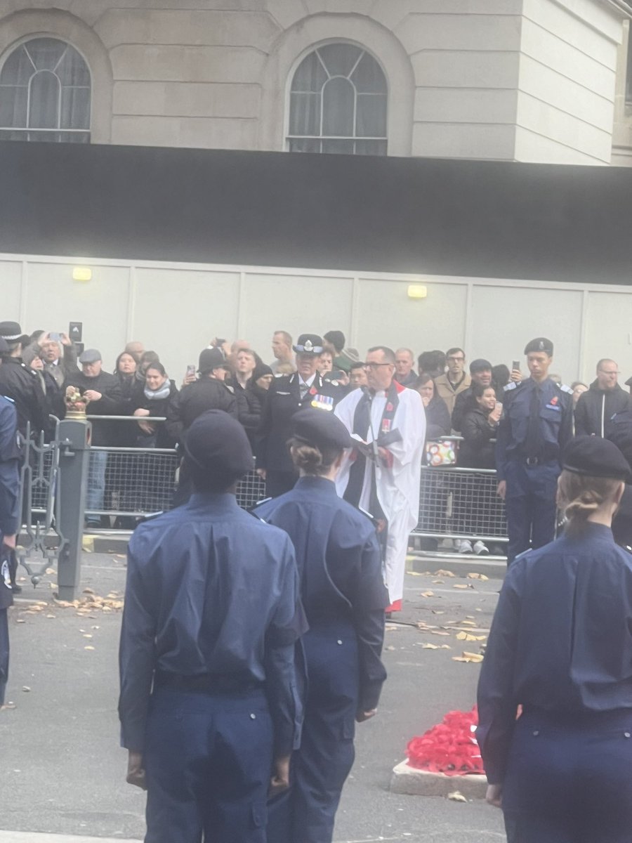 Fantastic to be at the #Cenotaph in #Whitehall this morning to pay our respect to those who made the ultimate sacrifice in our own very special way. Impressive turn out of @MPSCadets with 300ish cadets from across @metpoliceuk on parade. Great to meet @ACPippaMills as well! 🫡