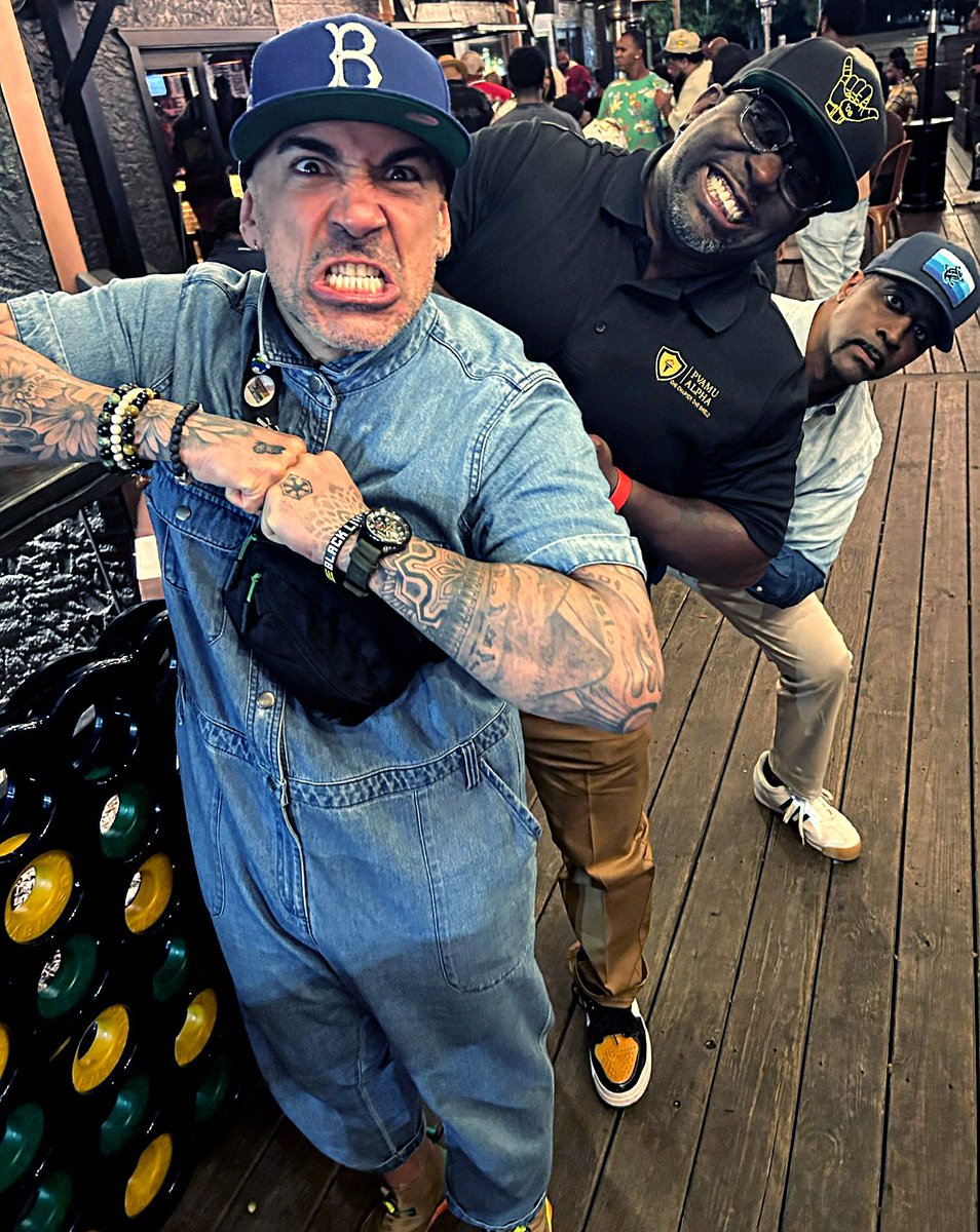 BigSargeSportz's tweet image. 25 years in and we still kick it like we neo’s when we get together…All my LB’s couldn’t be here but we held it down for them…#EtaGamma #Fall98 #PVU #AlphaPhiAlpha #Frat #LBs @CeasarFBarajas @Charles84849600