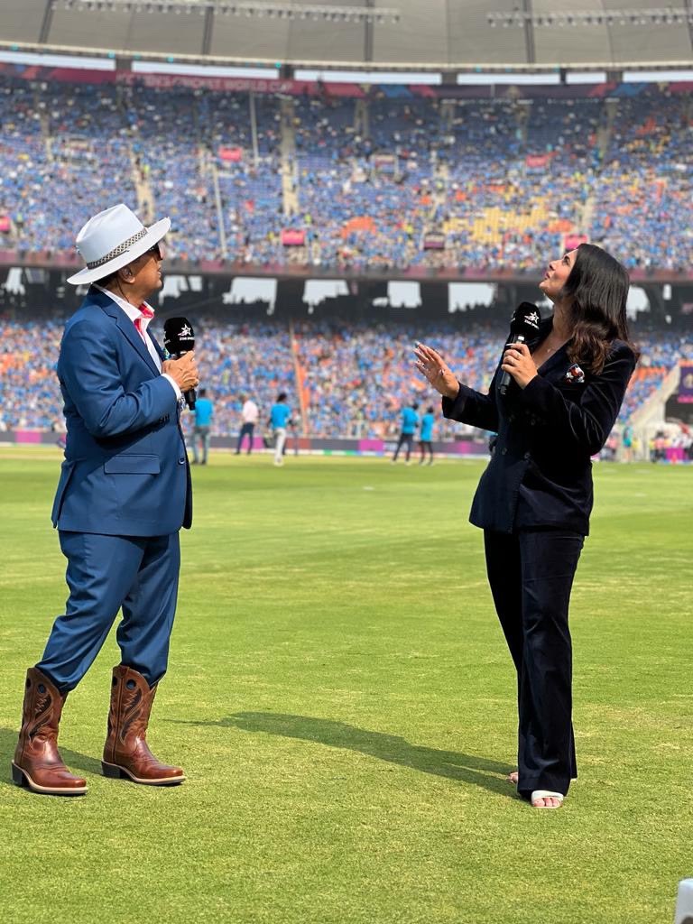 So Beautiful So Elegant, Just Looking like a WOW! team @StarSportsIndia taking in the #CWC2023Final