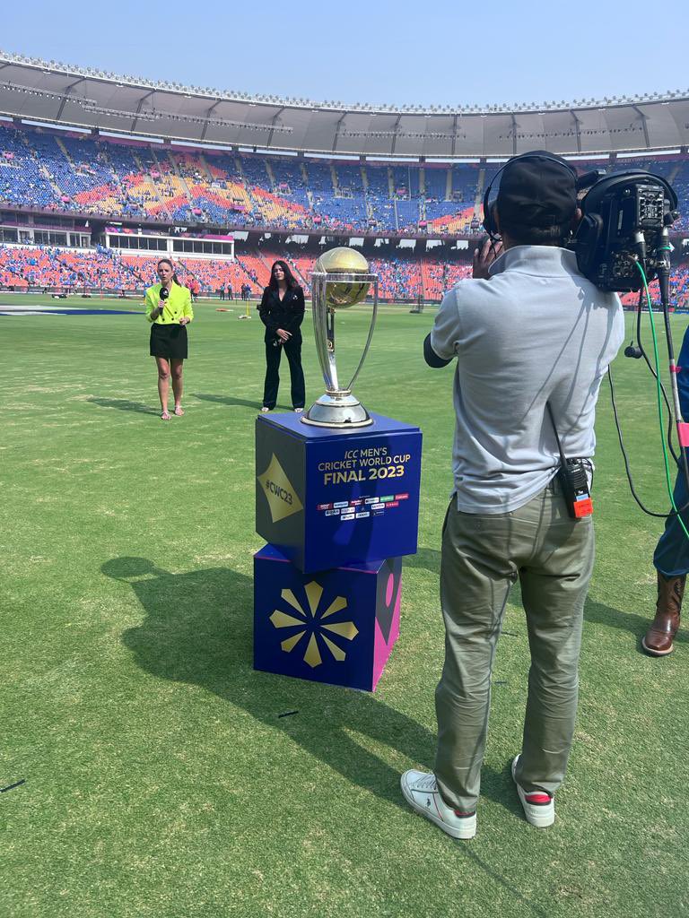 Mayanti Langer Binny tweet media