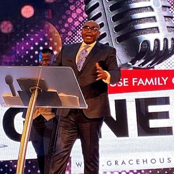 gracehousetwit's tweet photo. “We are coming to a time and season, where all you really have is what you put in God's hands.”(Matthew 6: 19-21)@chuksozabor #ALifeOfImpact...Sunday "Celebration Service" earlier @GraceHouse...What a mighty God we serve!
#GHFCservice #iWillTestify https://t.co/1mDXupRWzx