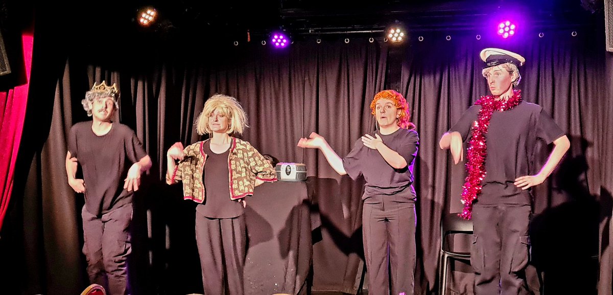 NewsRevue's tweet photo. 🚨 £10 EARLY BIRD TICKET OFFER ENDS TONIGHT AT 8PM 🚨

Make sure to book your tickets for some royally good fun using the code DECKTHEHALLS 🎁🎄

https://t.co/Rg2pWq5lCh https://t.co/P2gPgIauAx