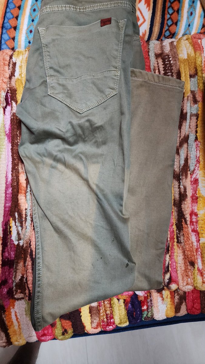 scsthejas's tweet photo. @vineethnair8 @AJIOLife bought a green jeans which lost its green color &amp; turn rusty green in just 1 wash. ur CC is not understanding &amp; telling dey have delivered un damaged product &amp; denied return. Not sure what to say for this, is it jeans for 1 time use or not washable jeans https://t.co/D5X5vrxqBQ