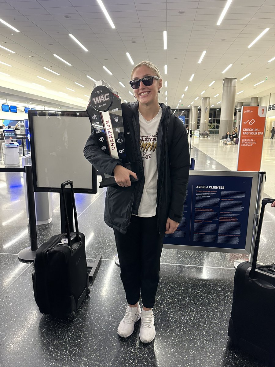 Comin’ home with some hardware. 🏆 #LopesUp