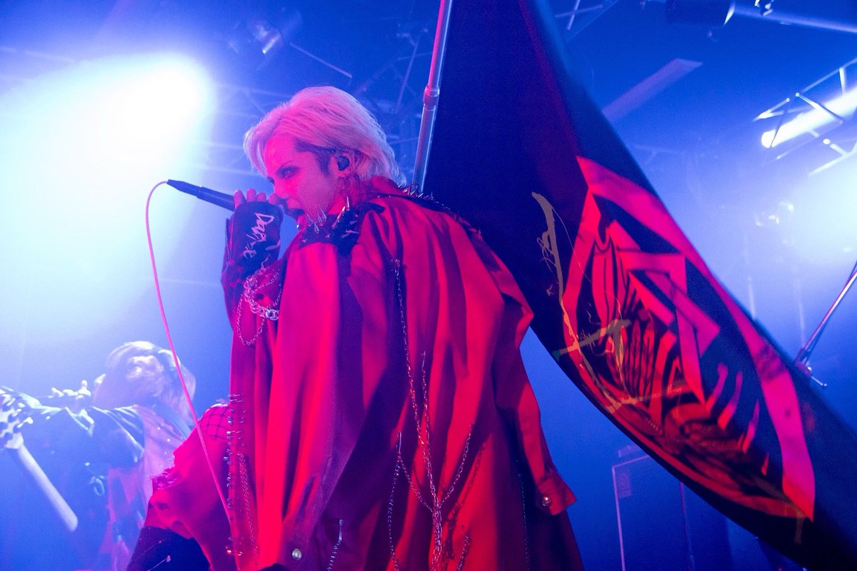 royz_214_subaru's tweet photo. 暴歌限定行脚-地獄愛- 長野
長野やばすぎた。6本目で地獄愛の真髄を覗いた気がした。何回も死んだわ。
おかげさまで越えたその先で引きずり出された想いがあって　
ハートレス　よかったなあ。
最高に地獄愛でした
ありがとうございました。
次は数日後の浜松地獄で愛ましょう。
ライブ熱いし汗めっちゃかくしでも外寒いし体調には気をつけろよてめーら別に心配してないんやからなおら