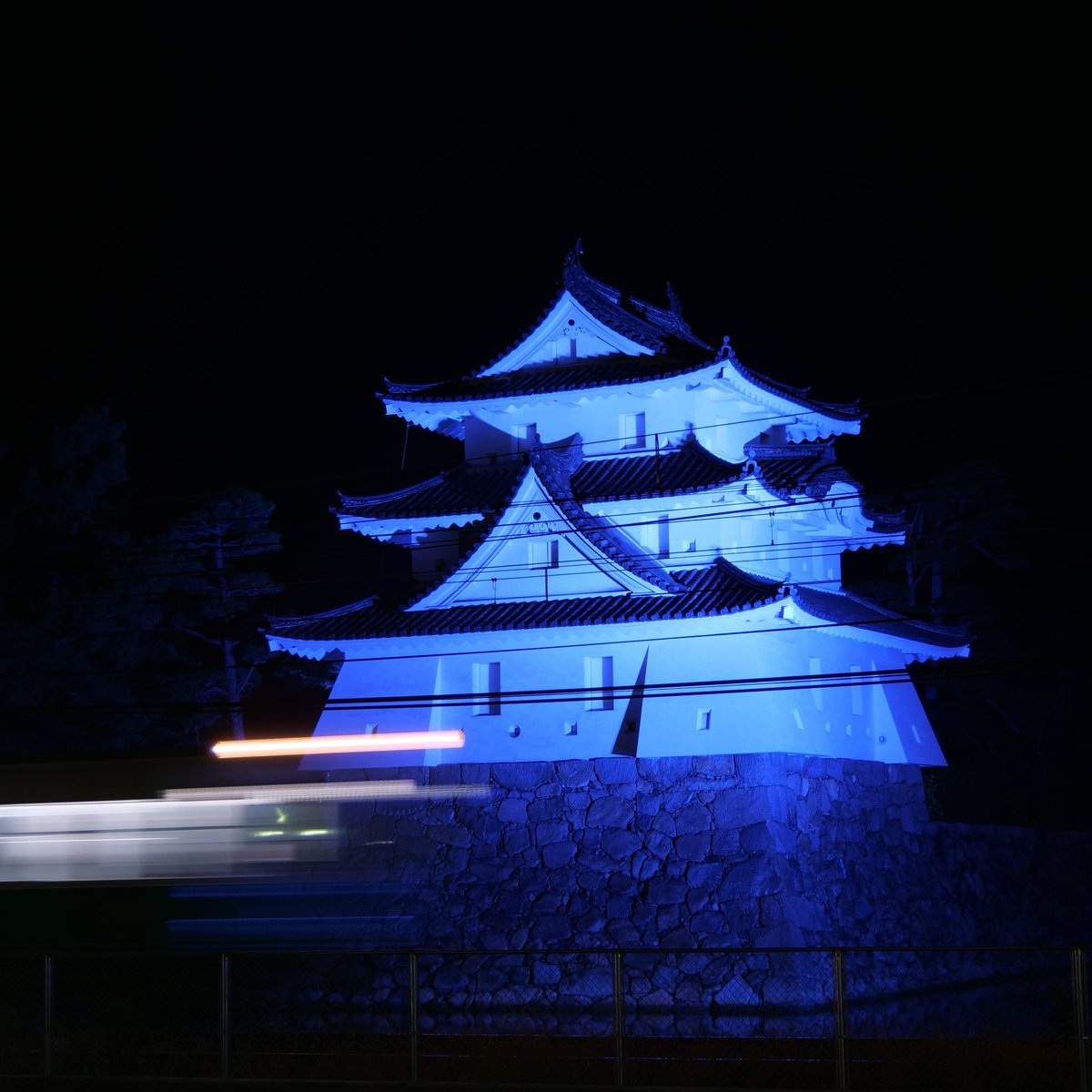 #Takamatsu de #nuit : #pêcheur au #port, #démon de la gare et tour du #château

#LumixG9 #laowa7_5mm #LumixGvario14_140

instagram.com/p/Cz1DzN-r_3j/