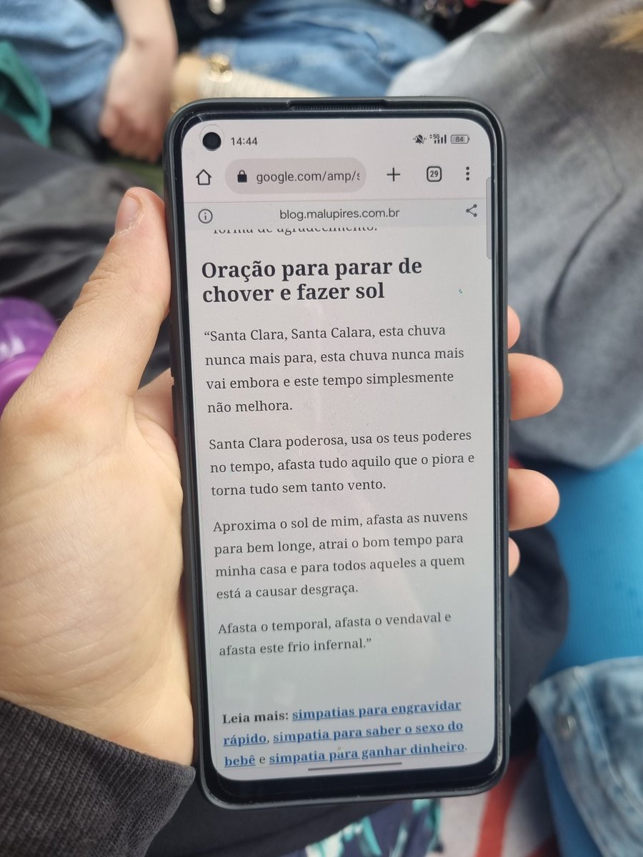 ritarosas_03's tweet photo. queria só deixar isto aqui! foi a nossa maior aliada em dias de concerto e chuva 😎 #ContigoFD https://t.co/rqw7bRjnjh