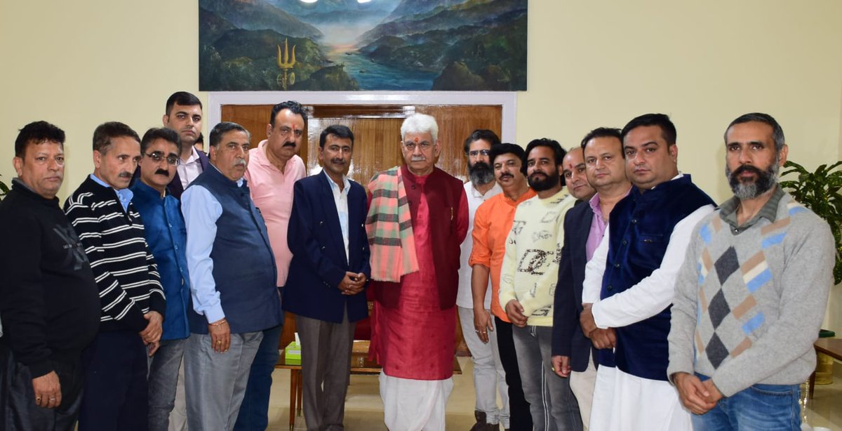 RisingKashmir's tweet image. Members of #JJA Committee, #AMEA #Kashmir call on Lt Governor @manojsinha_

@diprjk
@OfficeOfLGJandK

risingkashmir.in/members-of-jja…