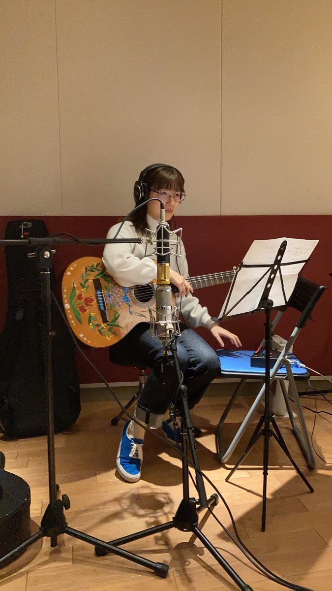 vivite64's tweet photo. プロに協力してもらって作ったプレゼントであり、本気の遊び…
びびはクラシックギターとコーラスやったよ

たのしかったなー！ https://t.co/sbcjsymYRc