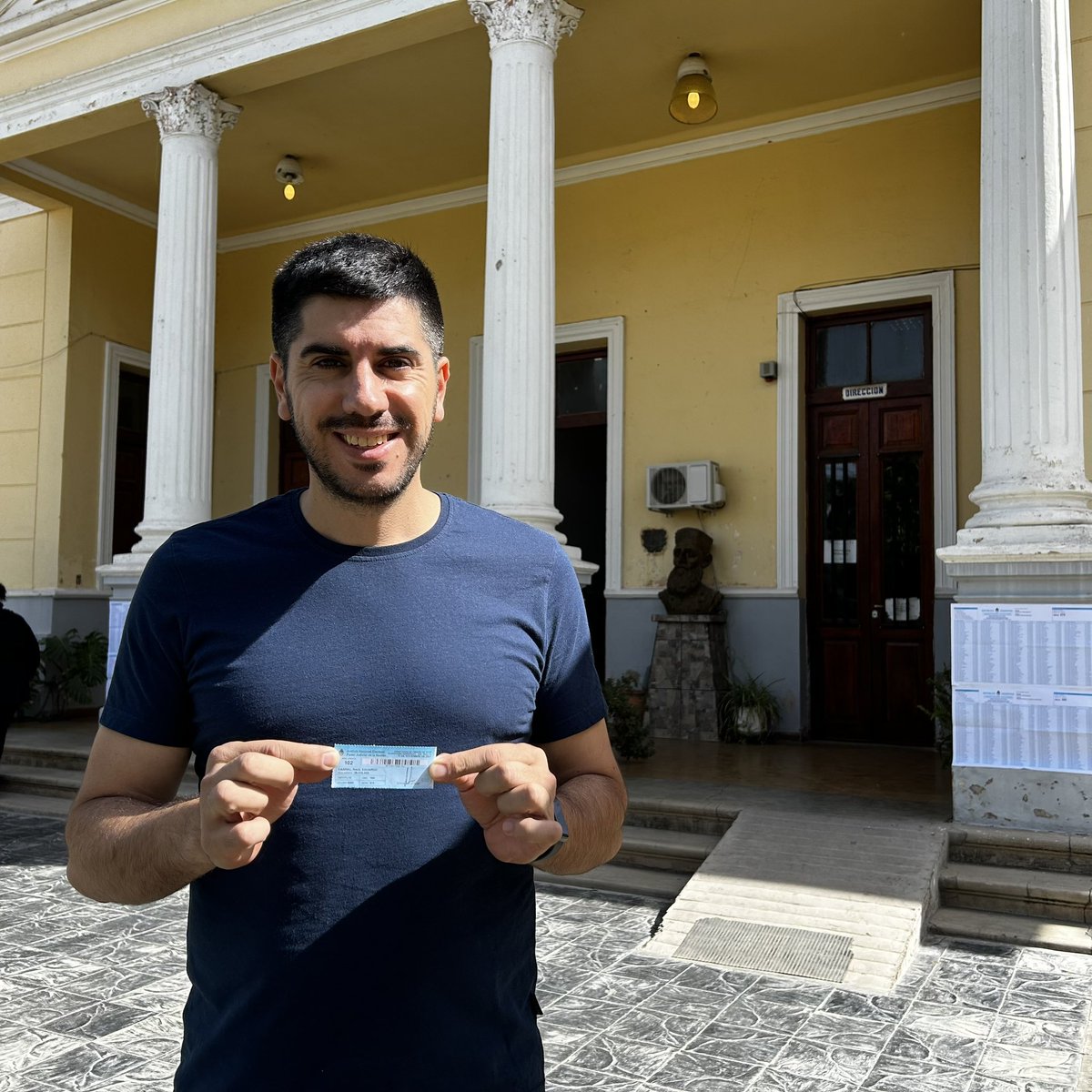 cr_raulcabral's tweet photo. Hoy en este voto expreso mi amor y esperanza por un país lleno de oportunidades. 
Votemos con consciencia y empatía por el otro. 
¡Celebremos una nueva jornada democrática!🇦🇷❤️ https://t.co/F0oWBlT4I3