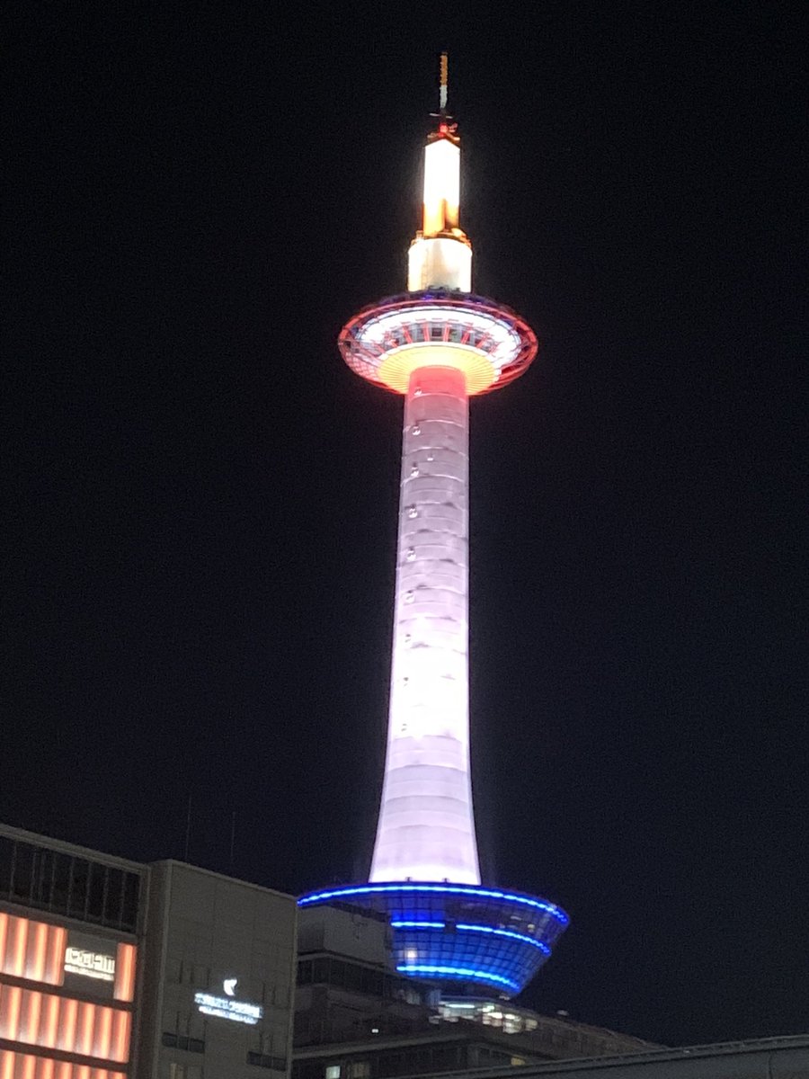 origurumimama's tweet image. 1年ぶりの京都人が多くてバスに乗るのも大変でした。
お昼はマジック鑑賞面白かった。客あげに当たってしまいちょっとパニックでした💦
#京都大学奇術研究会OB講演
#geekout2
夜は久しぶりに会う友達と食事と喋りでお腹いっぱい。