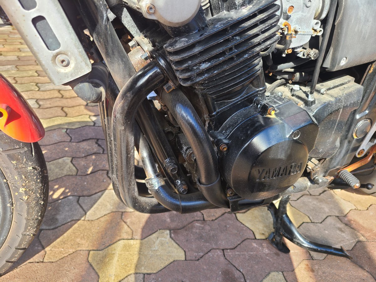 WG_VVERV's tweet photo. ヤマハFZ600の洗車させて頂きましたよ!
ローソンカラーがカッコいい!
エンジン含め全体にシリコンレジンのコート剤で仕上げましたよ✨
個人的にFZ750のローソンカラーが宇宙一乗りたいバイクっ!
#FZ600 #バイク洗車 https://t.co/fNFGip4b8X