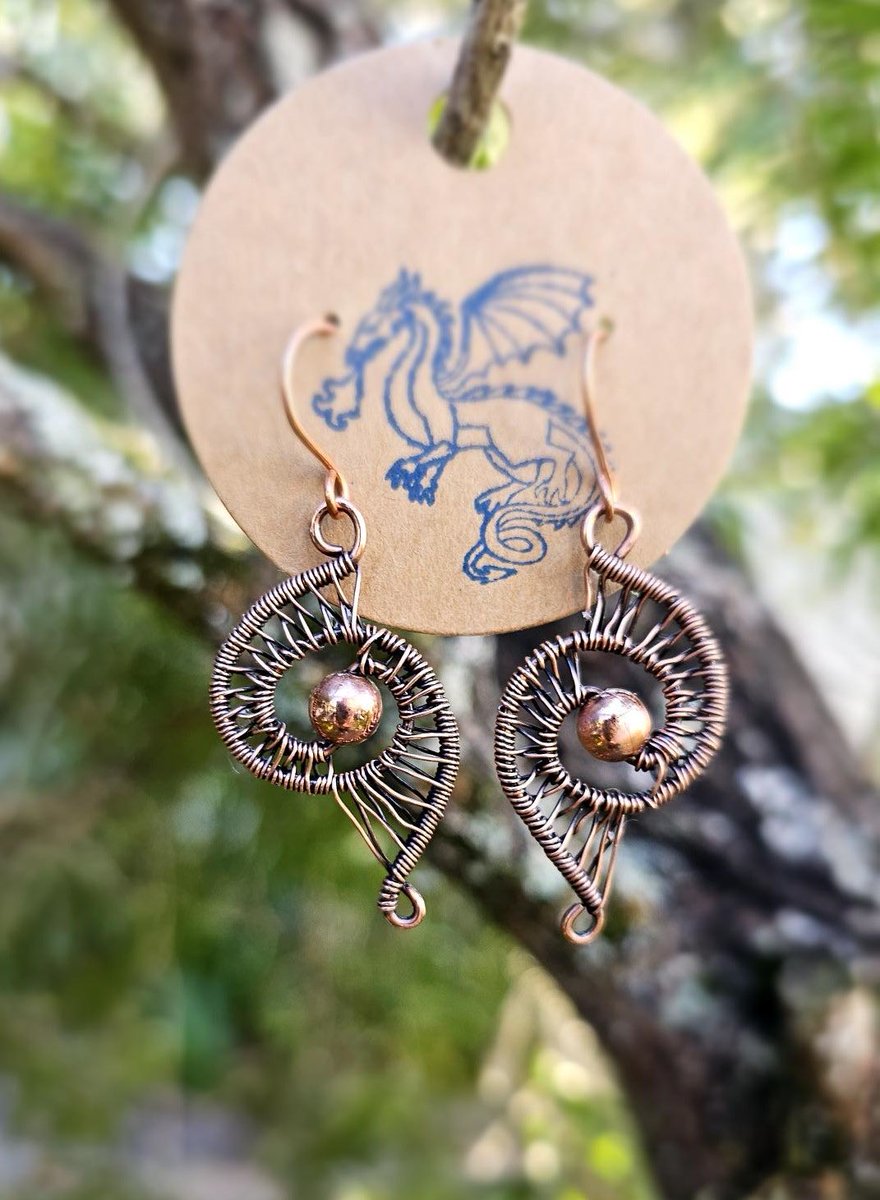 dragondecoris's tweet photo. Solid copper weaved earrings with copper bead, oxidized and polished for antique look. Copper ear wires not oxidized. 2” drop from top of ear wire to bottom of earring and ⅞” at the widest point.  #earrings #handmade #jewelry

https://t.co/P7zQp9iD7K

https://t.co/40gQClHrza https://t.co/PubxeAkTla