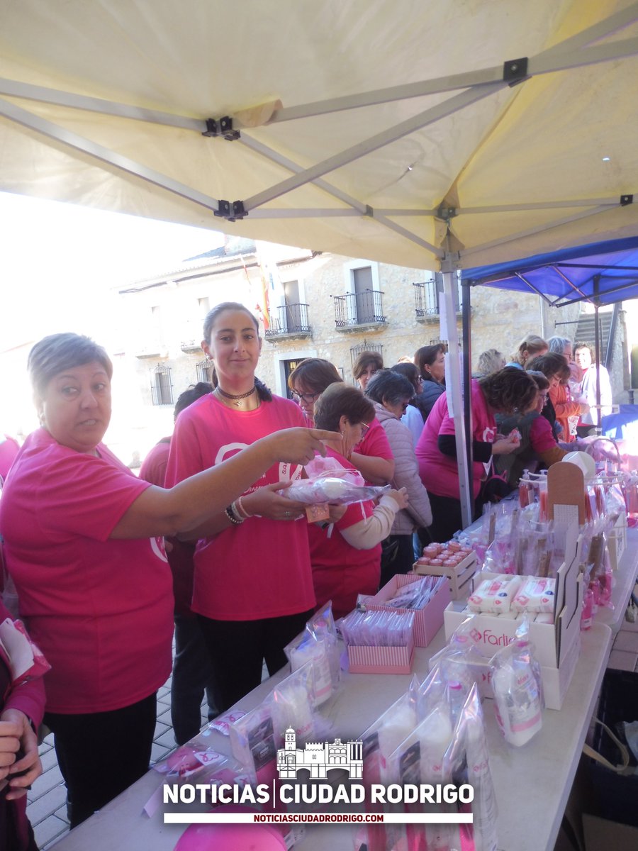 Radioagueda's tweet photo. (VIDEO Y FOTOGRAFÍAS) 350 personas participan en la II Marcha contra el cáncer de mama en Sancti Spíritus Sancti Spiritus Asociación Española Contra el Cáncer Salamanca https://t.co/ofQQQ42w03 https://t.co/ErQcI03evE