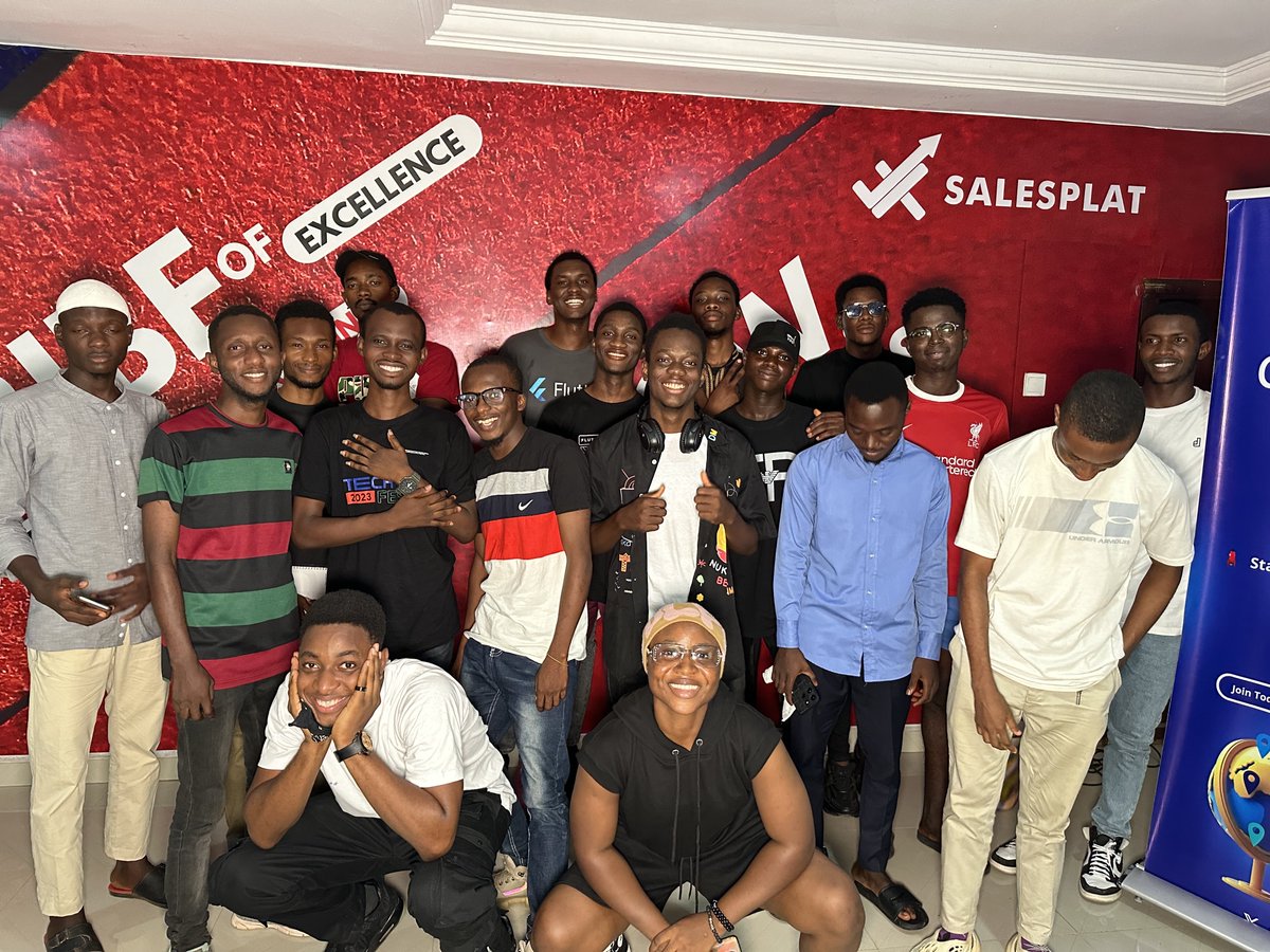 flutter_akure's tweet image. Yesterday was funnn🥳🤭

We were happy to host the #FlutterLearnFromExperts in Akure. 

From the Dart talks to Flutter talks to sharing your tech journey experience and the panel session. It was wonderful 😇

A big thank you to everyone that attended.

#FlutterAkure is growing 😇