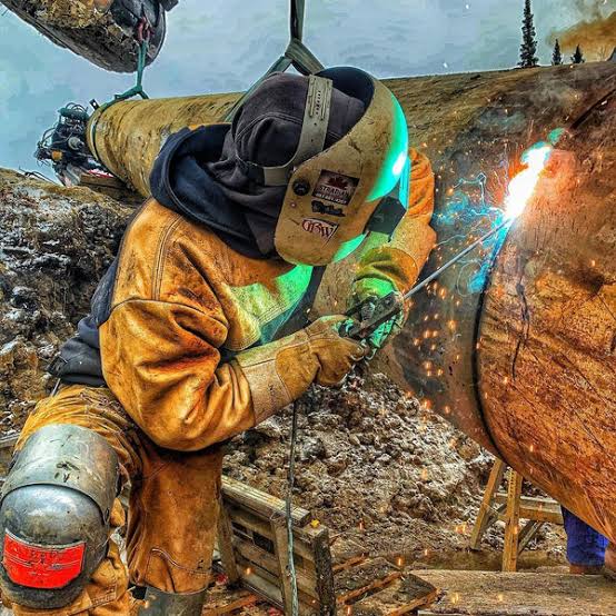 Harmless12345's tweet image. Job Alert: A gender-sensitive company in Warri is looking for 5 female pipeline welders and to fill up vacant roles.

The company understands gender equality and it is part of her core values. 

Qualified females should send in their applications.