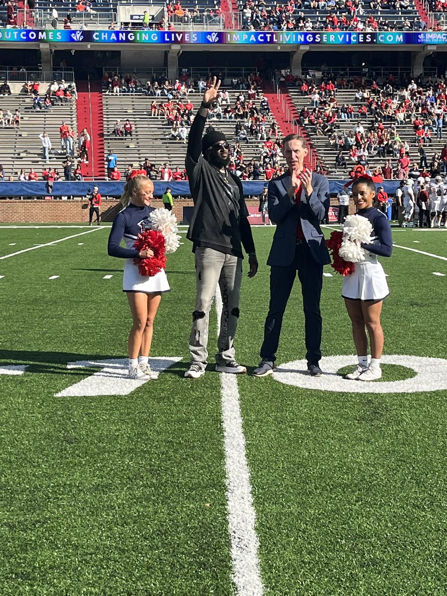 Former_Flames's tweet photo. Great Day on the Mountain! We honored NFL Vet &amp; football Alum Walt Aikens on the field! Also NFL Vet Josh Woodrum was in attendance as well! The Flames 🔥 are 11-0! https://t.co/06I01N8m5e