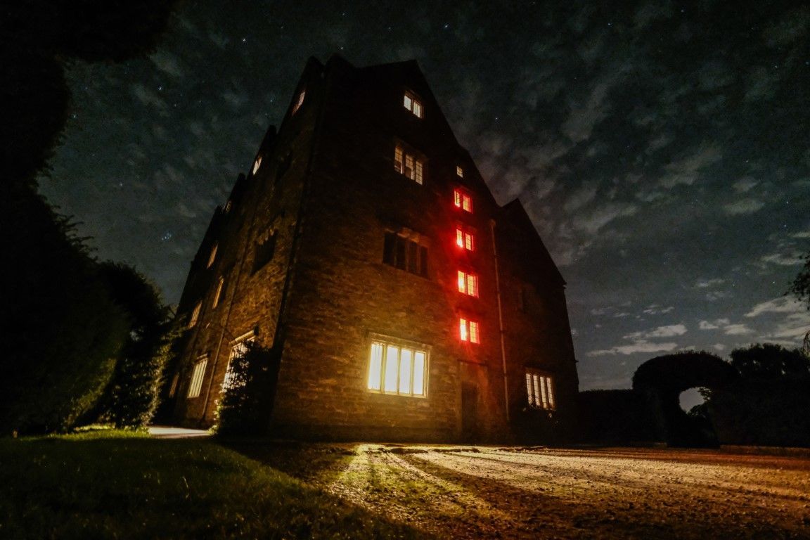 locksmithsdream's tweet photo. Treat yourself: escape into a 24-hour immersive event held in a 17th Century  manor house.

Dine by candlelight and as night falls, wander in the strangeness of ‘The House of the Moon’ 

Limited tickets remain for : Tues 12th, Thurs 14th December
https://t.co/XSRZeygC2q https://t.co/tt7yS0hYiR