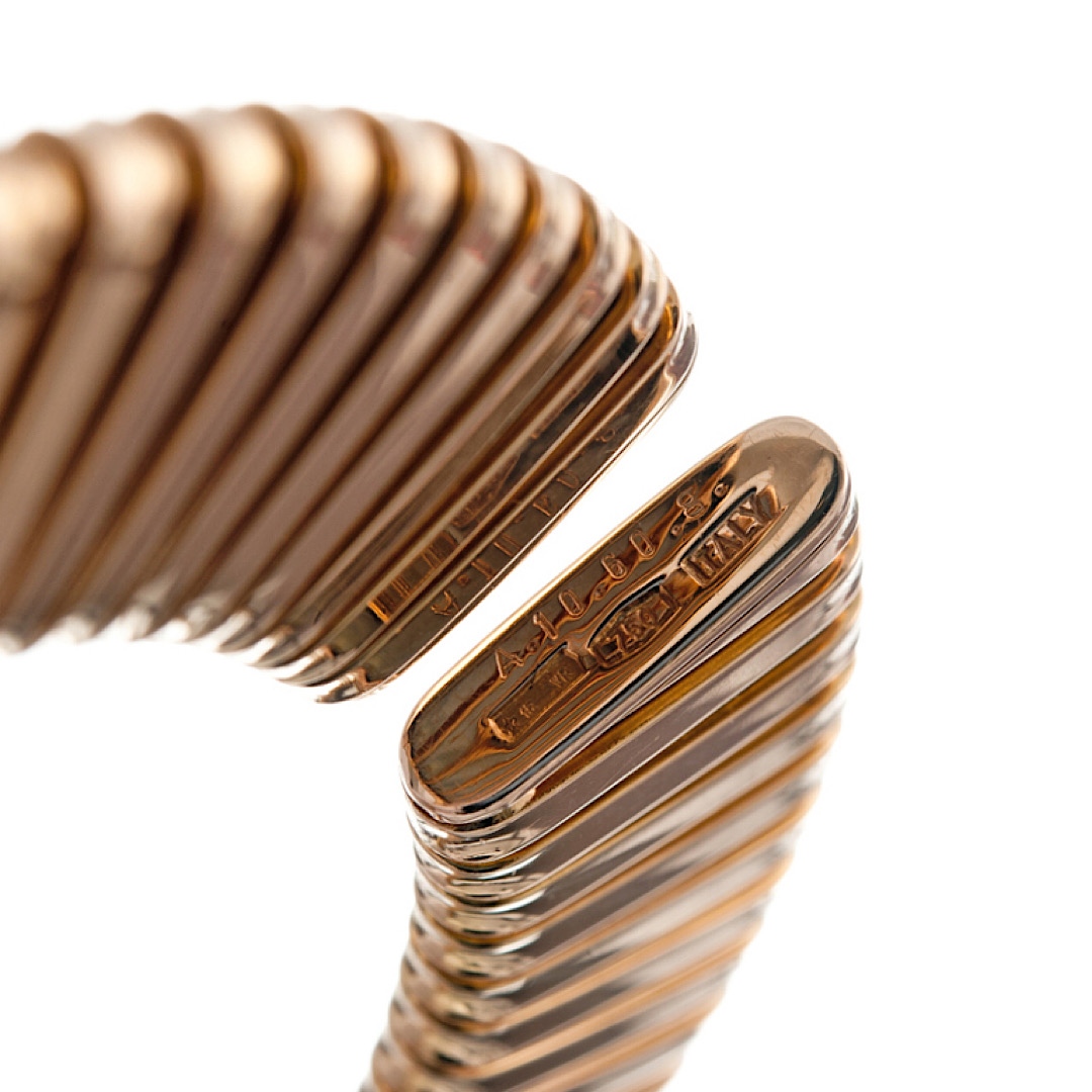 WEINGRILLJEWELS's tweet photo. Unlock the essence of timeless elegance with our exquisite Masai Tubogas Bracelet, meticulously crafted and signed by the renowned Weingrill. a touch of luxury that  leave a lasting impression.
.
#carlweingrill #Masai #tubogas #Bracelet #LuxuryJewelry #Impeccable #Craftsmanship https://t.co/jy93OBVvTG