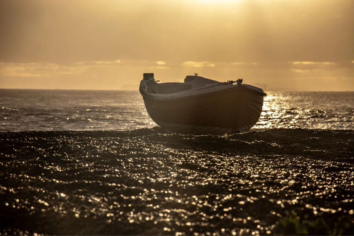 Morning light at Dungeness
.
.
#uk_greatshots #ukcoast #raw_fishing #raw_beaches #uk_shooters #britains_talent #shadowandlight