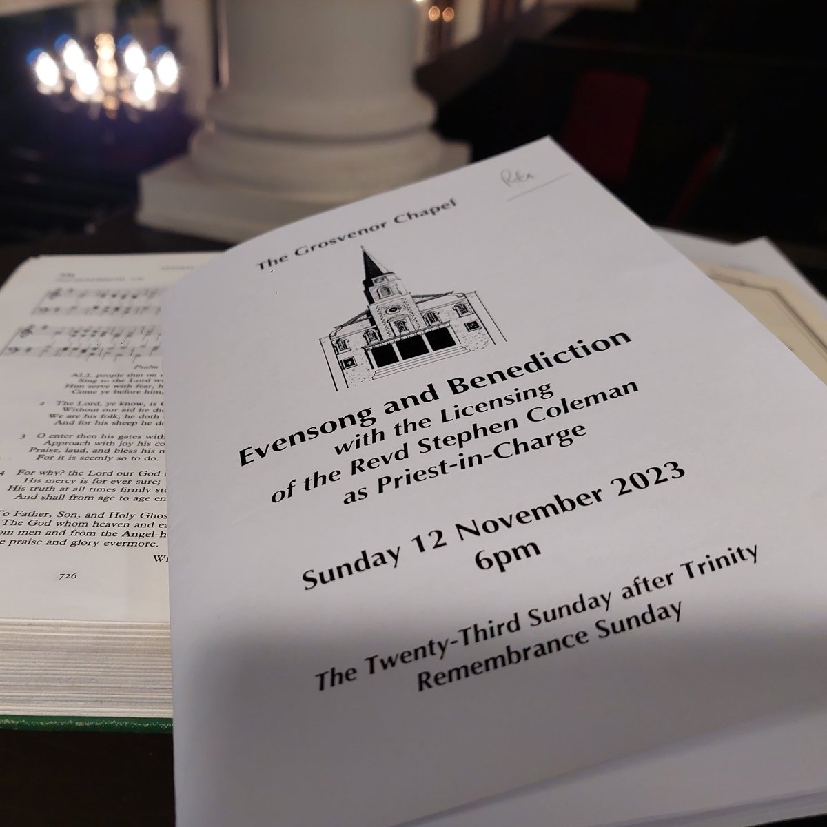 _robertguthrie's tweet photo. Great to welcome the Bishop of London, @bishopSarahM, to @GrosvenorChapel last Sunday for @splcoleman's installation.

Music featured Howells' Collegium Regale, Tallis O salutaris hostia and Ireland Greater Love Hath No Man.

@ChoralEvensong 
@dioceseoflondon https://t.co/q6uiTwIw4f