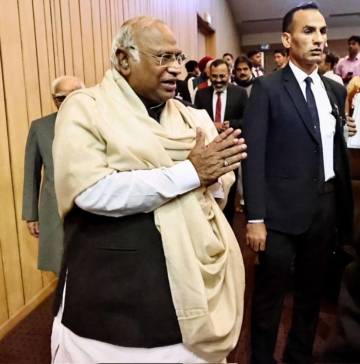 CPP Chairperson Smt. Sonia Gandhi ji and Congress President Shri <a href="/kharge/">Mallikarjun Kharge</a> at the felicitation ceremony of the Indira Gandhi Award for Peace, Disarmament &amp; Development for 2022.

The nation salutes the 'Corona Warriors' for their selfless service in fighting the COVID-19 pandemic.